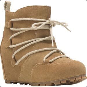 NWT Merrell Camel Moab Wedge Polar Boot